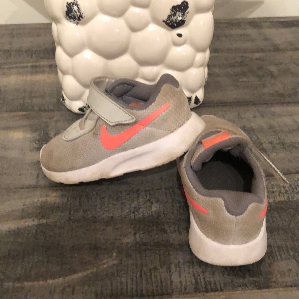 GUC Nike Sneakers size 5c