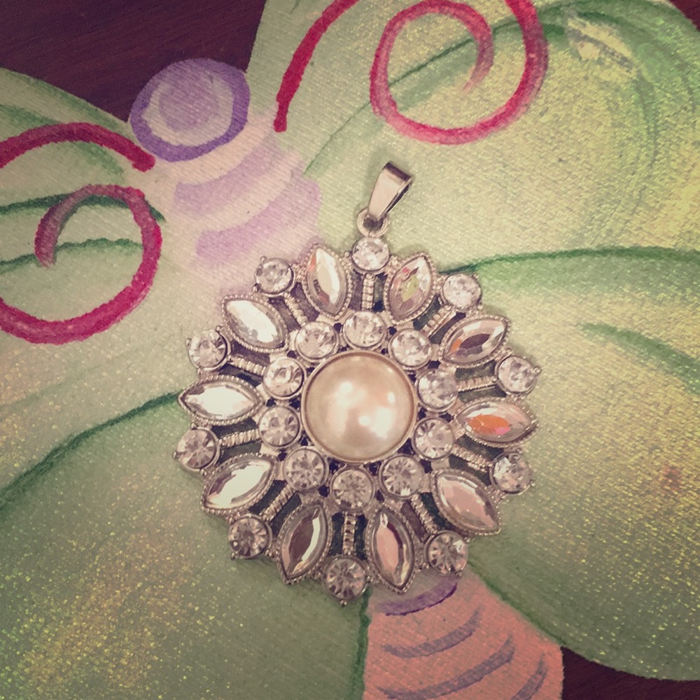 Pearl and crystal pendant NWOT