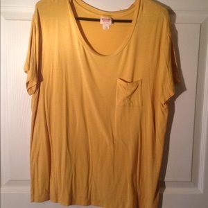 Large Mossimo gold short sleeve tee w/pocket