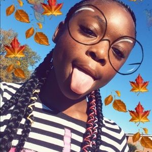 Meet your Posher, Alexia