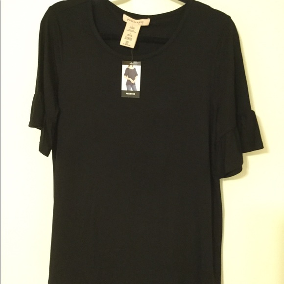 Black! Medium ruffled sleeve T. Slinky. - Picture 2 of 8