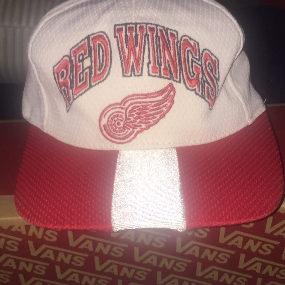 Red wings snap back
