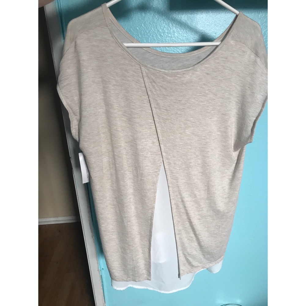 Large New York and company top