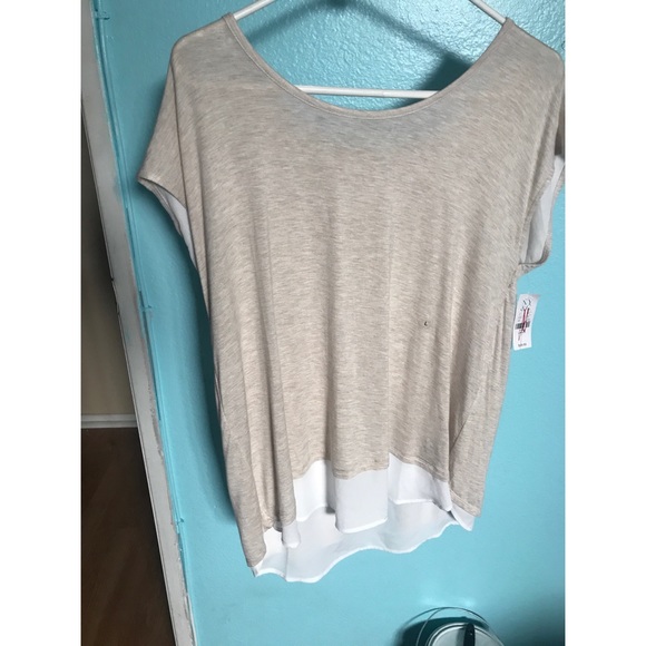 Large New York and company top - Picture 2 of 2