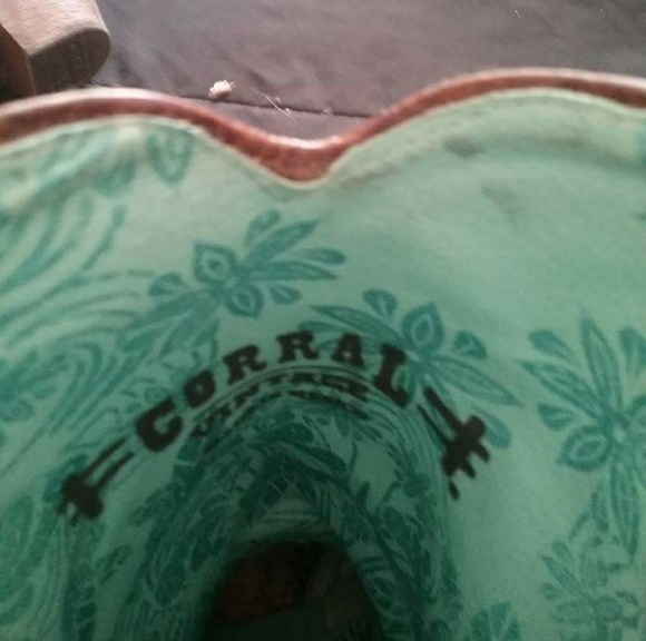 Corral Boots - Picture 2 of 3