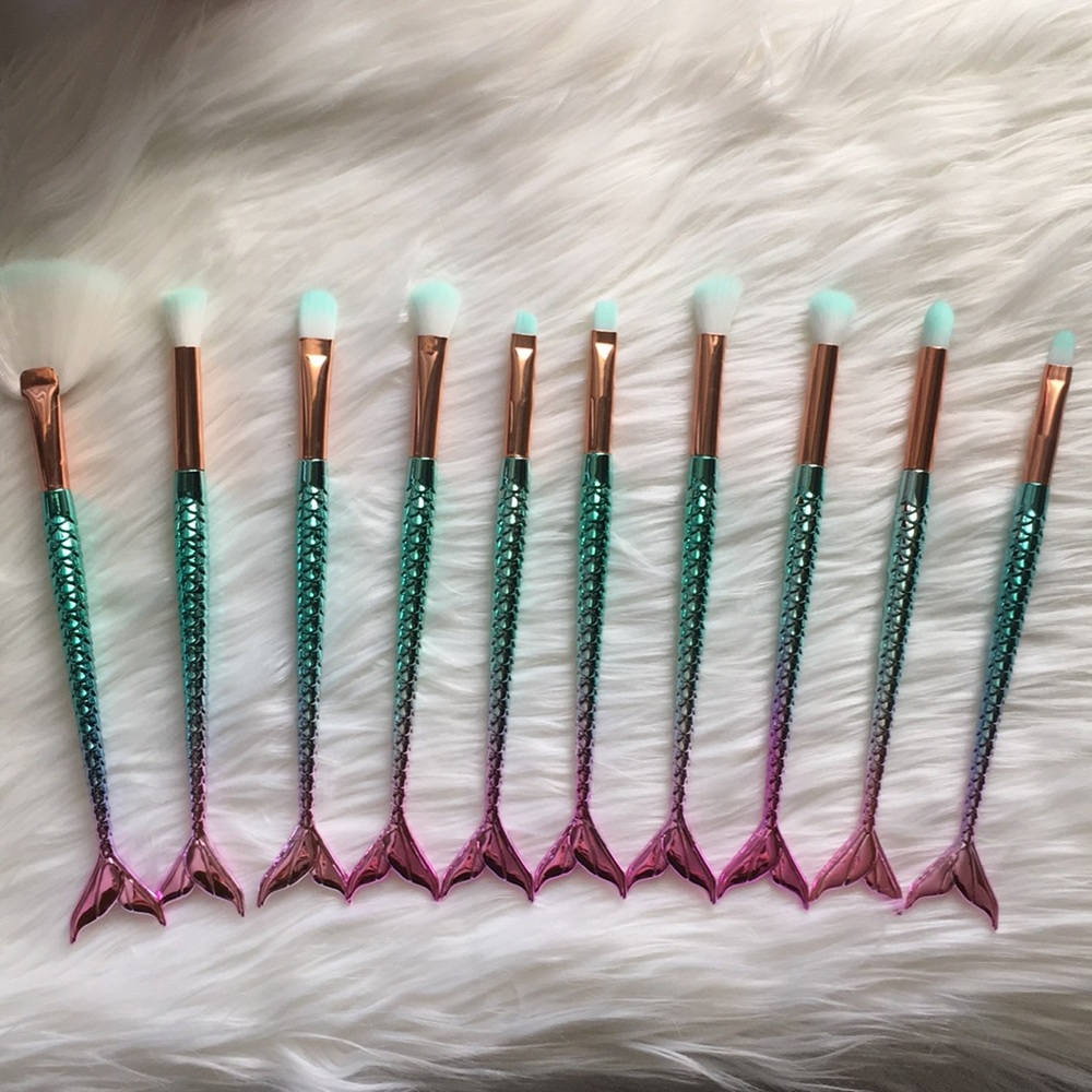 Set of 10 eye makeup brushes