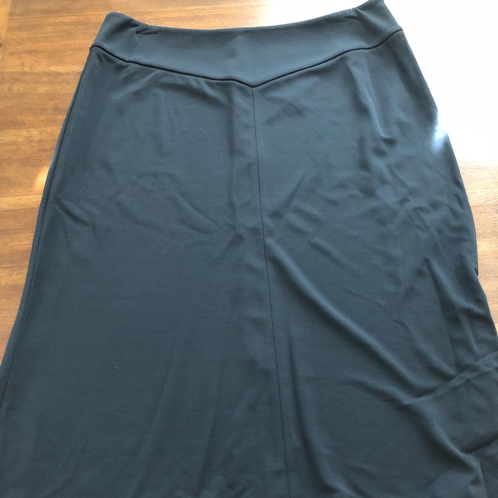 Casual Corner navy stretch skirt
