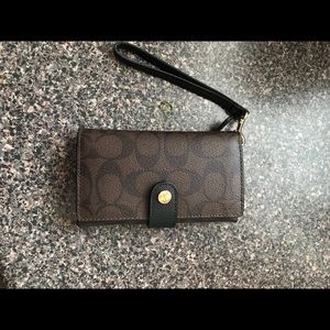 New w/o tags Coach phone wallet