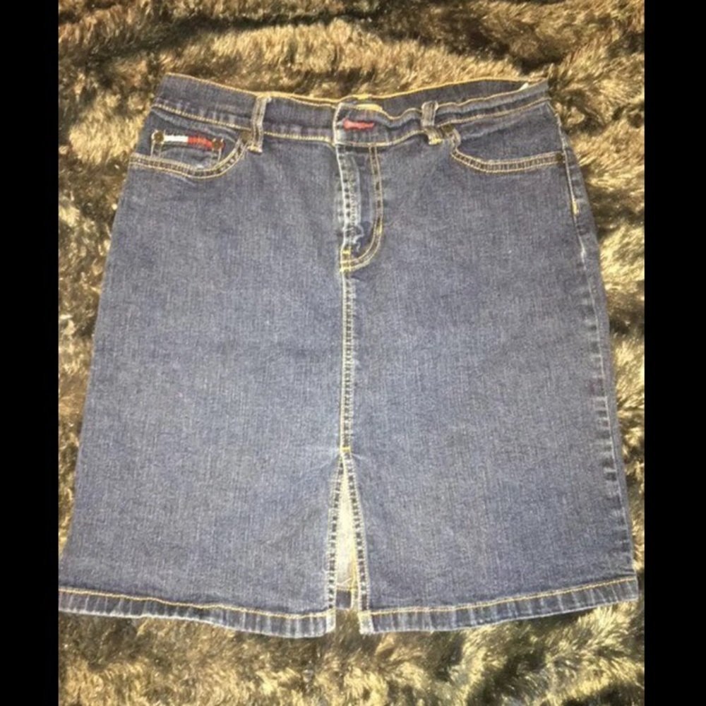 Vintage Tommy Hilfiger Skirt- Size 9 💞💞💞