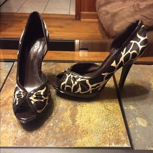 NWOT Giraffe print delicious high heels