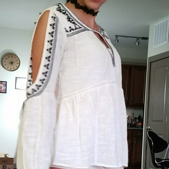 Slit Sleeve Peasant Top - Picture 2 of 3