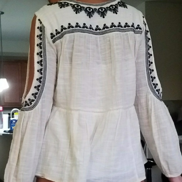 Slit Sleeve Peasant Top - Picture 3 of 3