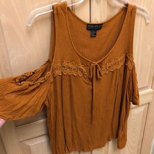 Beautiful cold shoulder top / blouse