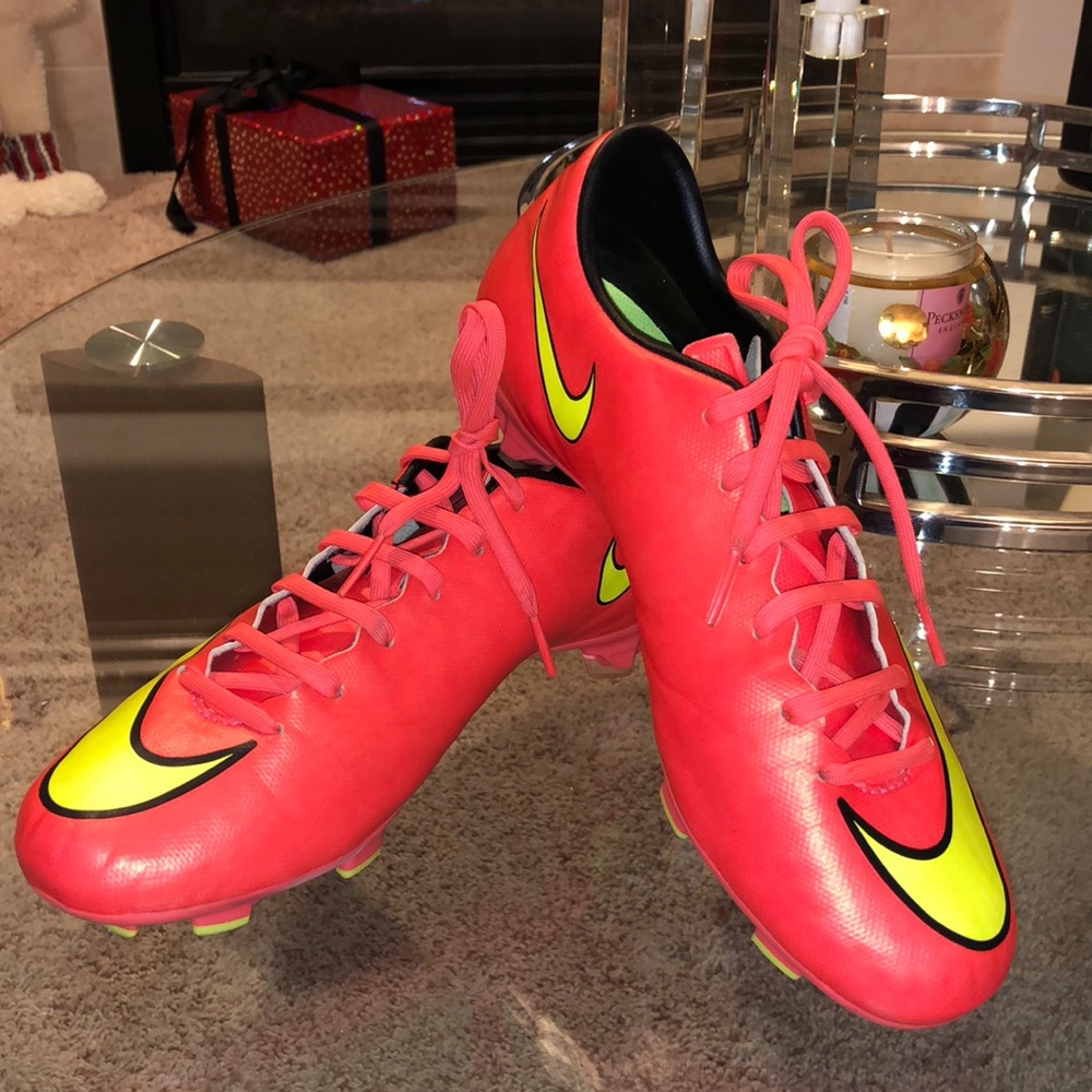 Nike Soccer cleats , size kids 6.5