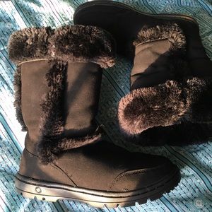 UGGS Sundance winter boots black