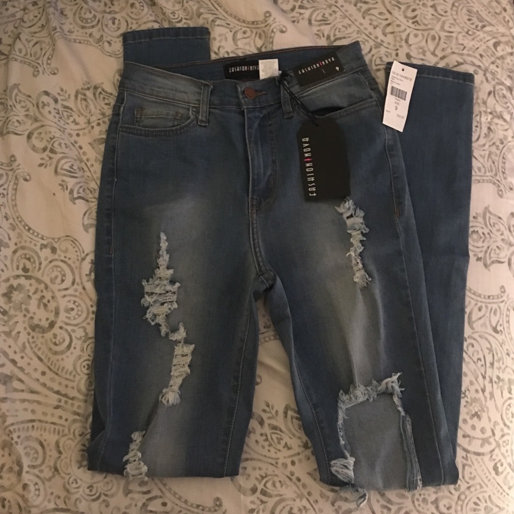 BRAND NEW Fashion Nova Distressed Jeans