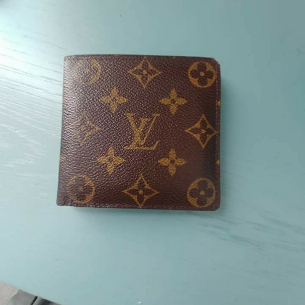 Louis Vuitton Mens Marco Bi-foldWallet