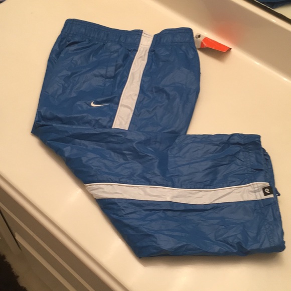 Nike Women's Capri Pants - Picture 4 of 5