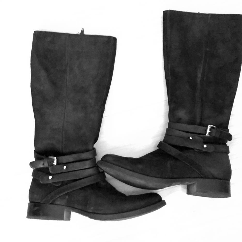 🔥🔥Black Suede Steve Madden Boots with Buckles