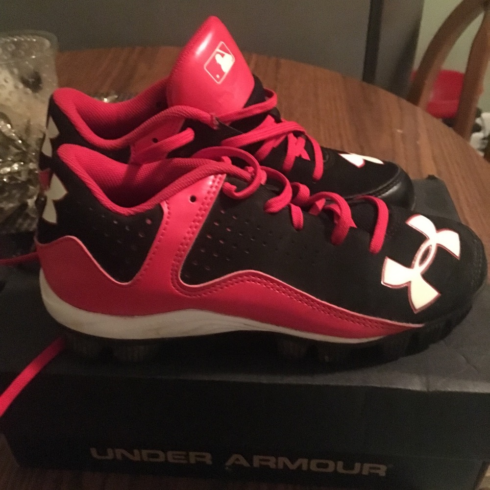 Youth under armour baseball spikes!!!