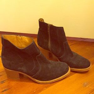 A.P.C. SUEDE BOOTIES!