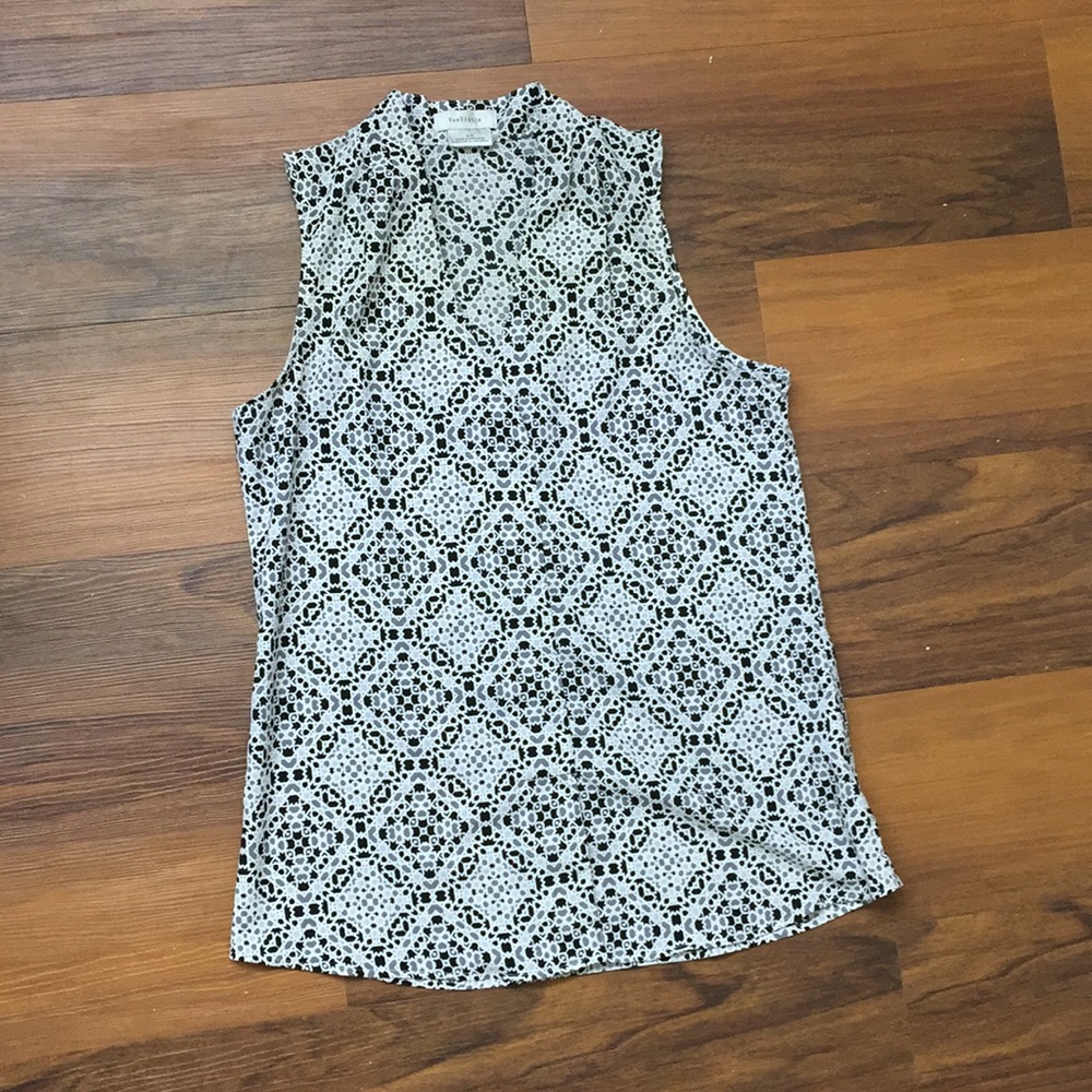 VAN HUESEN Sleeveless Blouse