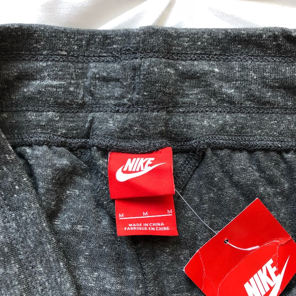 ✨LAST PAIR✨ Women’s Nike Just Do It Shorts - Picture 4 of 5