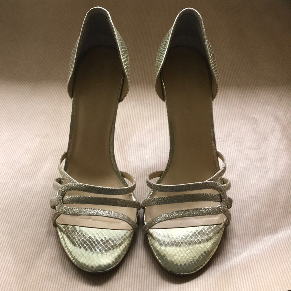 Beautiful Gold Heels with a touch of Sparkle!