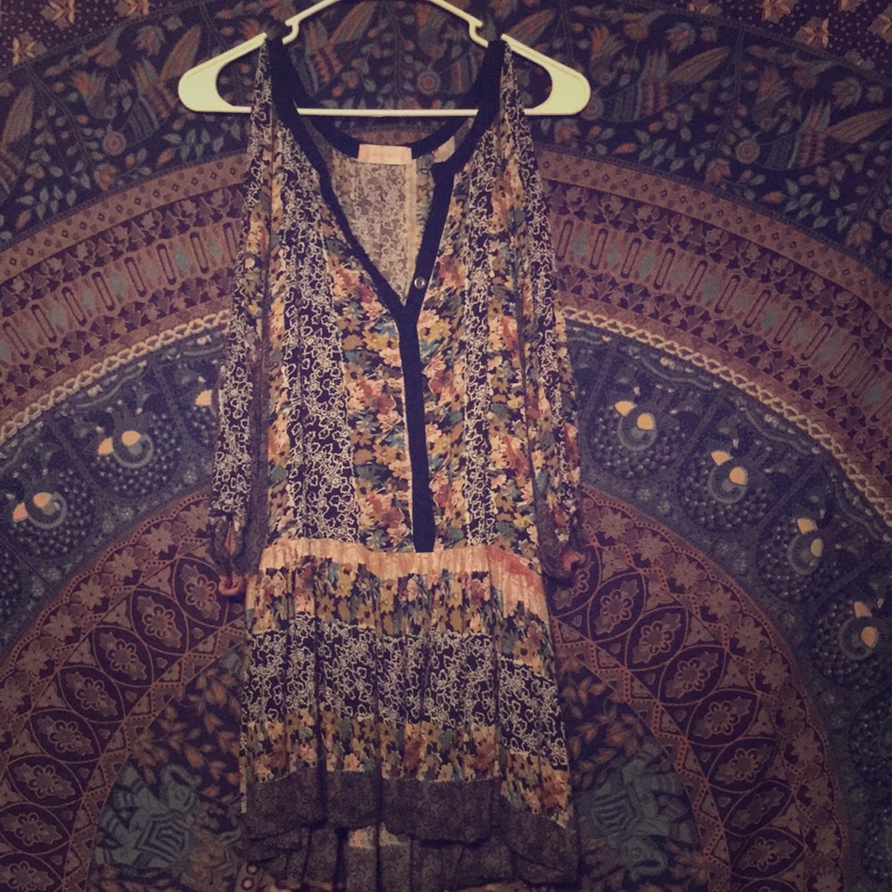Flowy, open shoulders, floral top