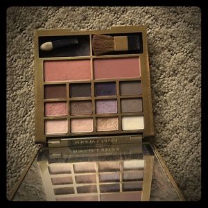 Estée Lauder  eyeshadow and blush palette