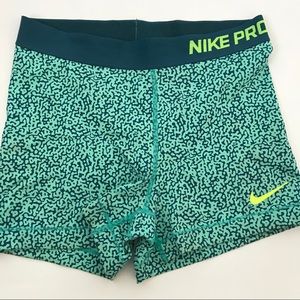 • n i k e • p r o •