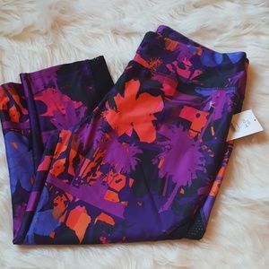 NWT Danskin fitted capri legging
