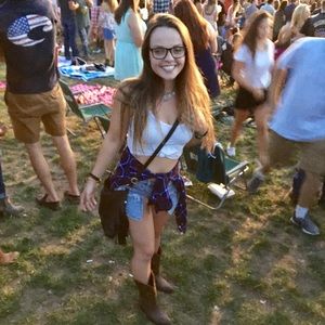 Meet your Posher, Abbey