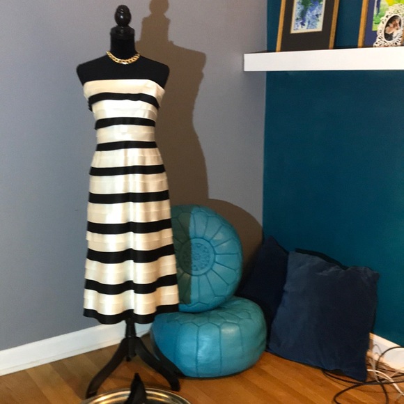 BCBG MaxAzria Black White Tiered Laser Cut Dress - Picture 4 of 5