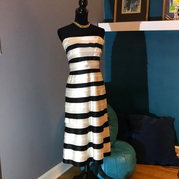 BCBG MaxAzria Black White Tiered Laser Cut Dress - Picture 5 of 5