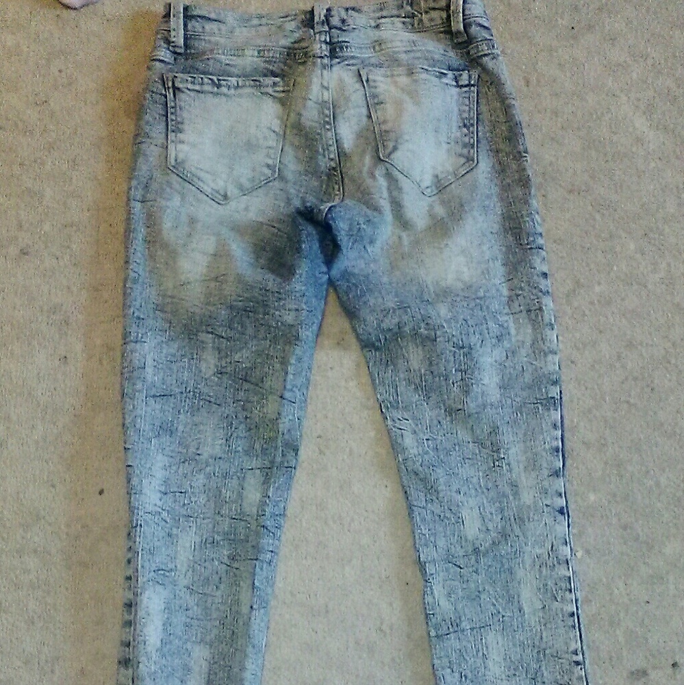 Acid wash denims w/rips
