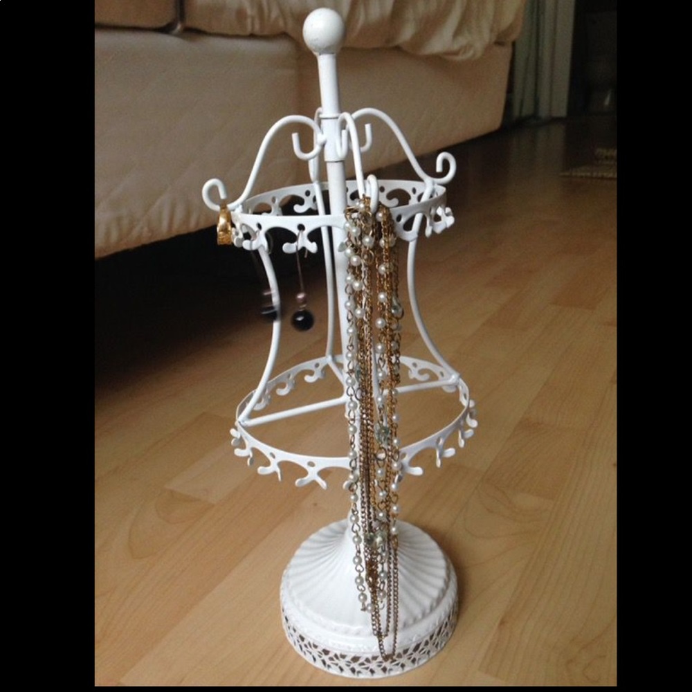 🎉Beautiful White Jewelry Holder🎉