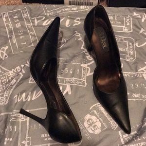 Black pointed toe heels