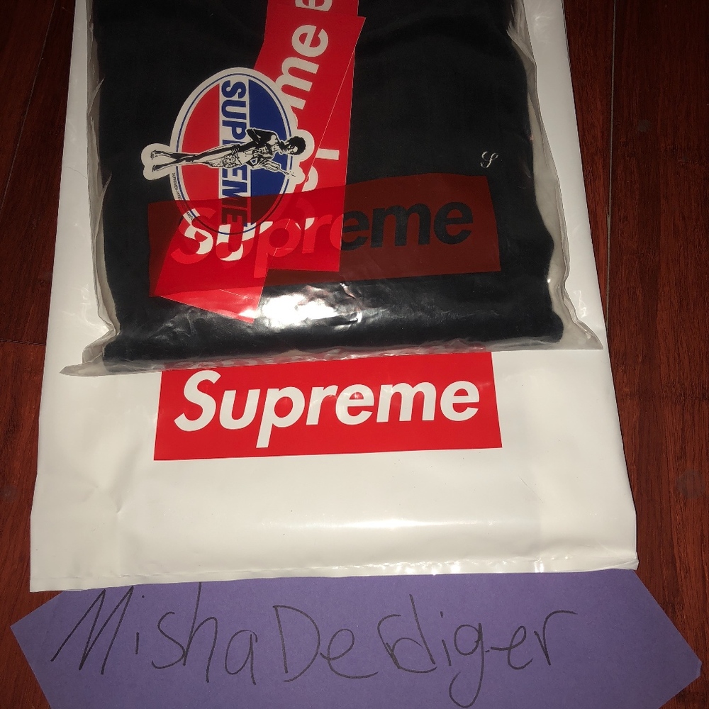 SELLING Black SUPREME Ribbed Velour crewneck