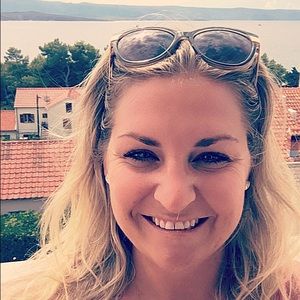 Meet your Posher, Caitlin