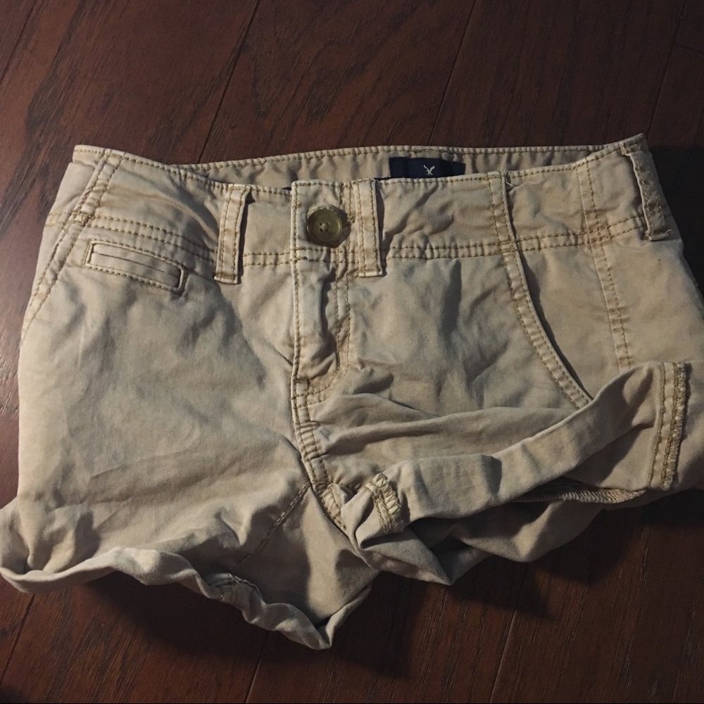 Tan American Eagle cargo shorts