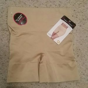 MID WAIST FIRM CONTROL SHAPING SHORTIE - M