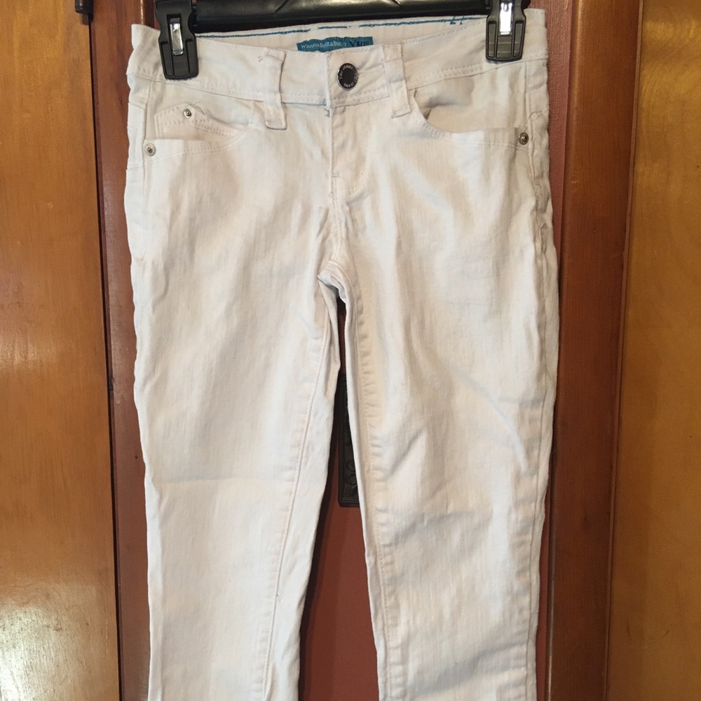 Free w bundle / white capris NWOT