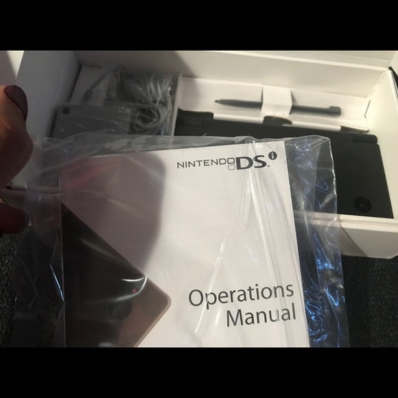 Nintendo DSi - Picture 2 of 5