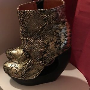Jeffery Campbell Gold snake skin heeled Booties😬