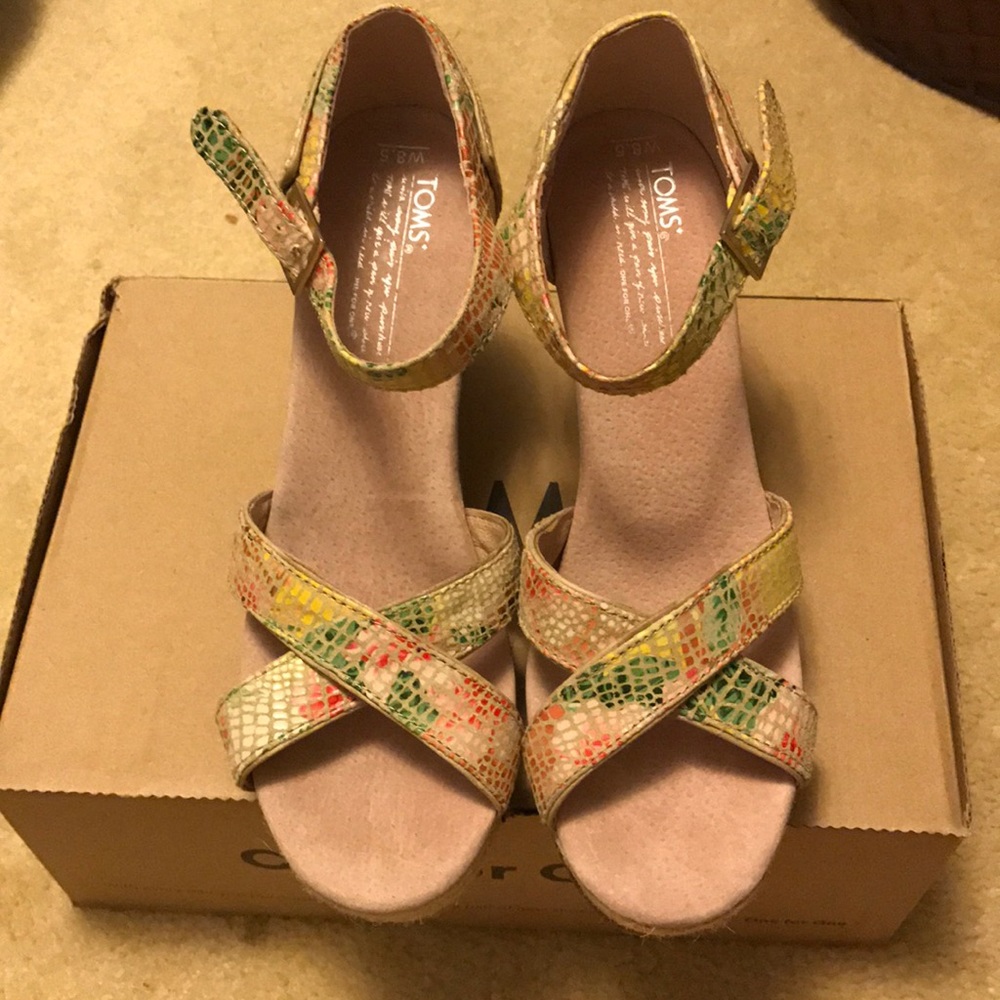 TOMs wedges