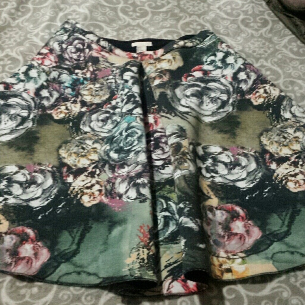 🤗🤗🤗SALE🤗🤗🤗☆☆H & M MIDI SKIRT☆☆