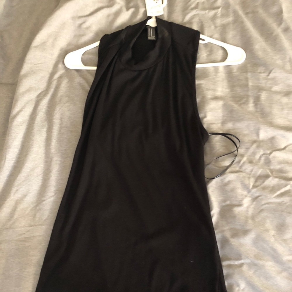 Forever 21 Black sleeveless top mock turtleneck