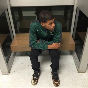 Meet your Posher, Christopher