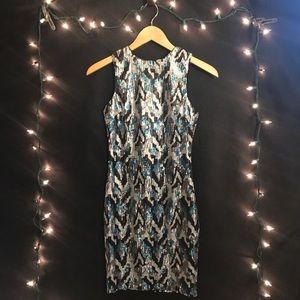 $15 "Dress The Population" Sparkly Dress💥